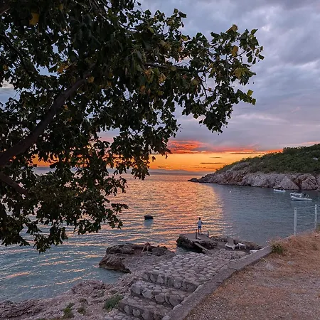 Apartmán Rotes Am Mit Meerblick Ca 180 Meter Luftlinie Vom Sibinj Krmpotski